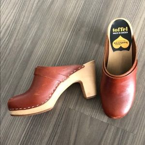Swedish Hasbeens - almost new clogs